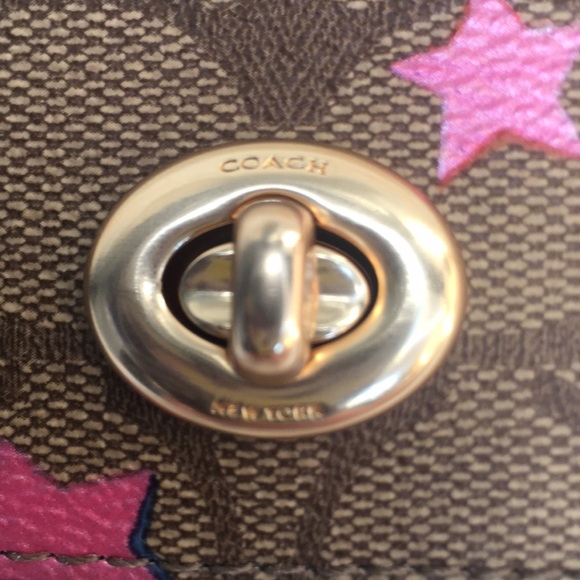 Sunglass Case In Signature Canvas With Star Print - Picture 6 of 7